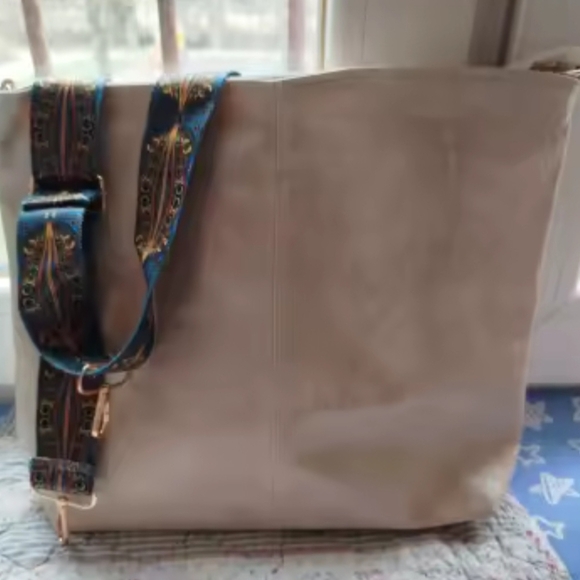 Elegant Beige Shoulder Bag with Patterned Strap - Picture 6 of 13